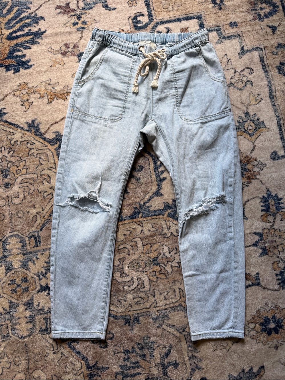 Women's Slim Straight Light Wash Distressed Jeans